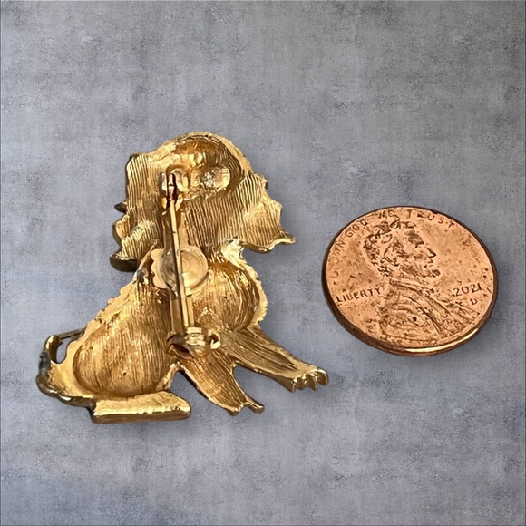 Gold tone Dog brooch with red rhinestones eyes - Picture 5 of 8